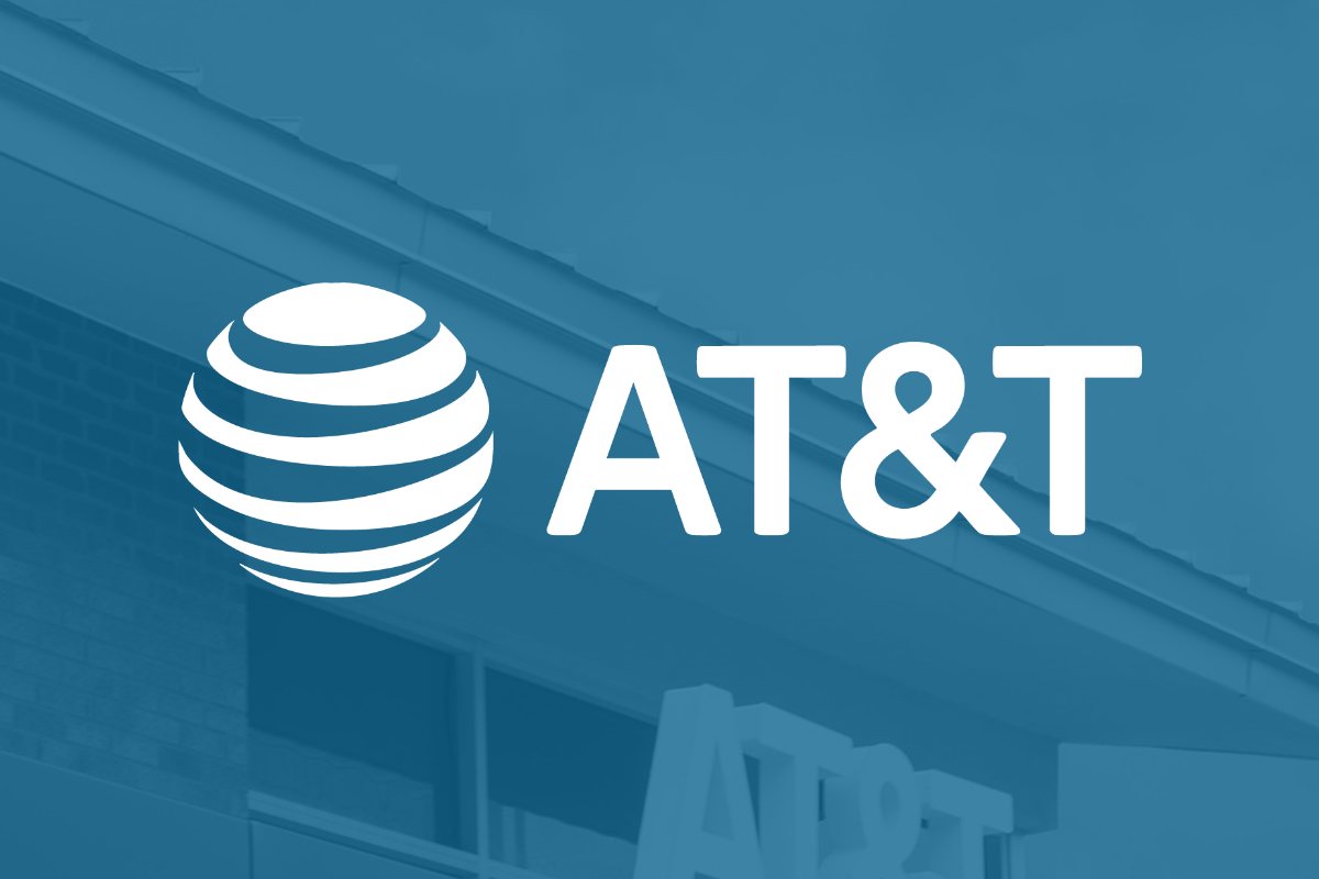 AT&T's Dividend Safety Improves as Leverage Drops and Cash Flow Rises