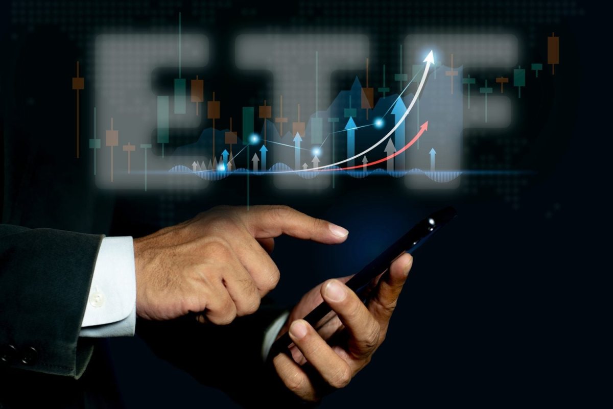 SCHD Outperforms Nasdaq in 2025 as Value Rotation Drives Gains