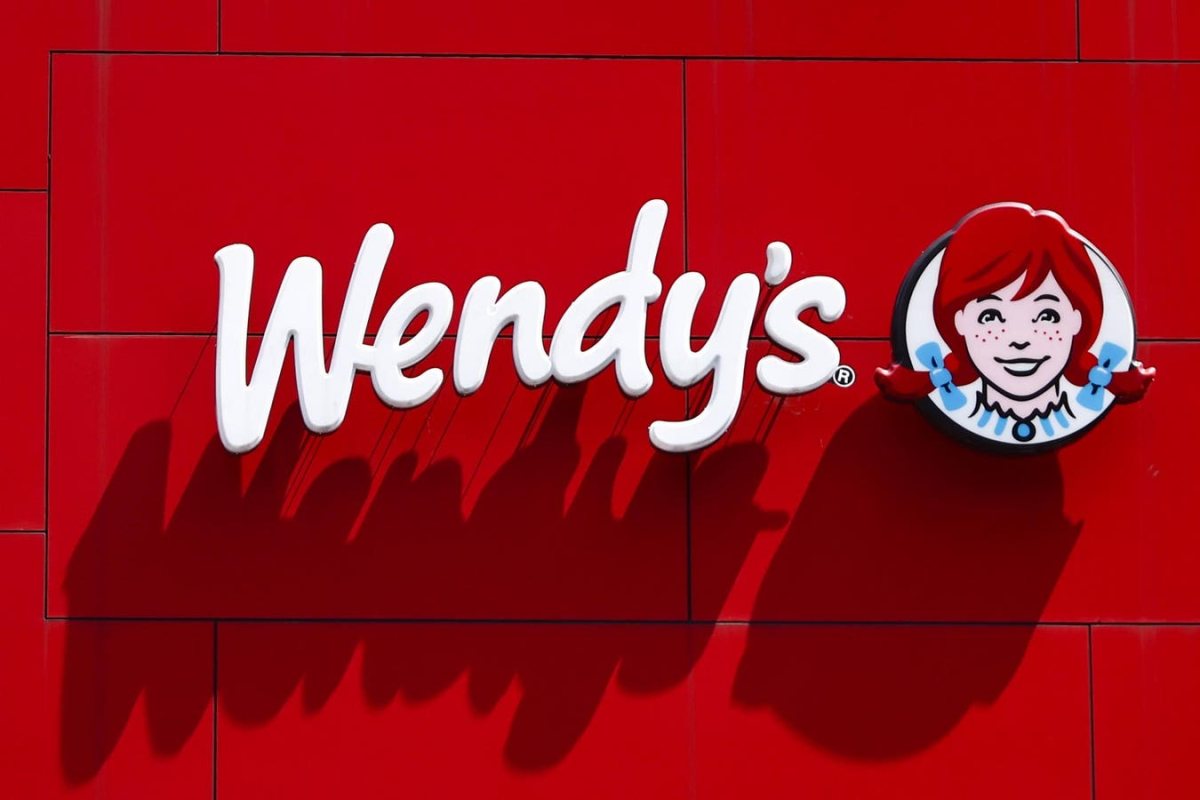 Wendy's Halves Dividend, Withdraws Guidance Amid Sales Slump